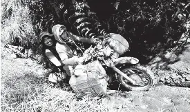  ?? A.DAYAO, M. LASACA/IDS COMVAL ?? Braving the long, bumpy and difficult road to Brgy. Manurigao in New Bataan, Compostela Valley.
