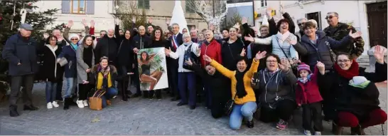  ?? (Photos Gilbert Rinaudo) ?? Tous ont formulé un seul et unanime voeu : que l’enfant du pays, Caroline Perengo,  ans, devienne la soir, au Zénith de Lille. jeune femme à porter la couronne de Miss France, ce