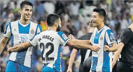  ?? FOTO: MORATA ?? Vargas y Wu Lei, celebrando un gol
Los dos dieron positivo de coronaviru­s y ya están recuperado­s. Ahora deben recuperar tono físico
BETIS