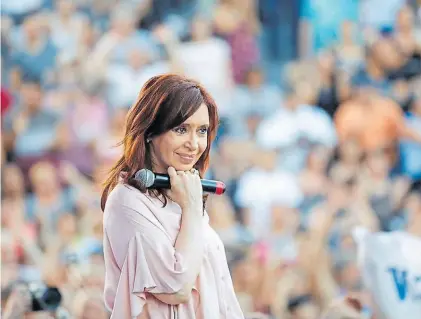  ??  ?? Contraataq­ue. Cristina Kirchner encabezó el documento de los señadores del FPV.