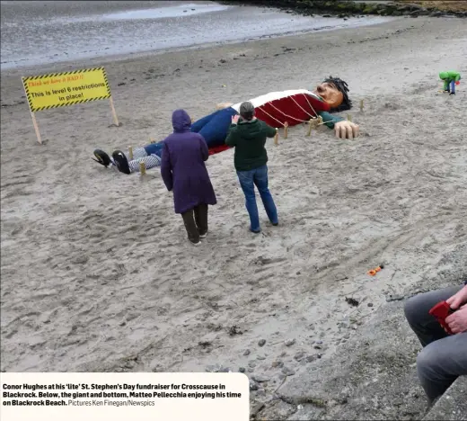  ?? Pictures Ken Finegan/Newspics ?? Conor Hughes at his ‘lite’ St. Stephen’s Day fundraiser for Crosscause in Blackrock. Below, the giant and bottom, Matteo Pellecchia enjoying his time on Blackrock Beach.