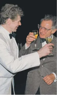  ?? | BILL CRAMER/ AP ?? Stanislaw Skrowaczew­ski ( right) shares a toast with pianist Van Cliburn at a reception following a Cliburn concert in Philadelph­ia in 1989.