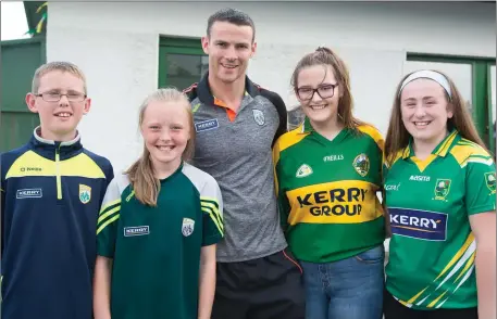  ??  ?? Kerry fans Keith and Chloe Quillinan, Amy O’Connell and Paula Rogers meet Shane Enright at the Kerry GAA Night of Champions at Kingdom Greyhound Stadium, Tralee on Friday evening