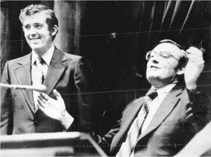  ?? AP FILE PHOTO ?? Gov. James R. Thompson lets out a sigh of relief after Democrat Thomas Hynes of Chicago is chosen Senate president after a sixweek standoff with party dissidents in 1977.