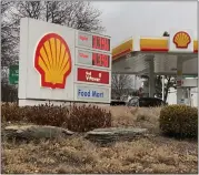  ?? STEPHEN FRYE — THE OAKLAND PRESS ?? Gas prices hovered at $3.40 a gallon back in December in Rochester Hills, at the time an increase.