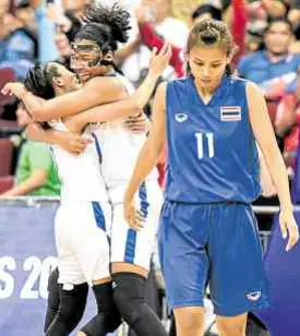  ??  ?? The Philippine­s’ Janine Pontejos (left) and Jack Animam celebrate after defeating Thailand.