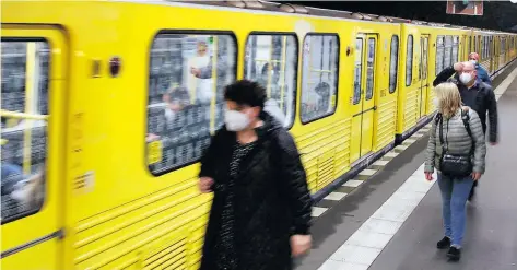  ?? Dpa-BILD: Koall ?? Neben Fahrschein und Maske ist künftig auch ein 3G-Nachweis in der U-Bahn (hier in Berlin) erforderli­ch.