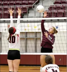  ?? Bud Sullins/Special to Siloam Sunday ?? Siloam Springs senior Katie Kendrick hits over Vilonia’s Lainey Wilson during Thursday’s match at Panther Activity Center.