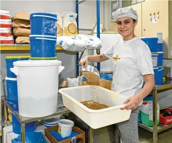  ?? Foto: Thorsten Jordan ?? Die Spanierin María Rébola möchte bei der Bäckerei Manhart in Landsberg ihren Meister machen.