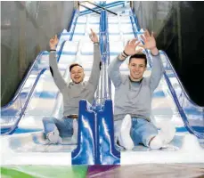  ?? FOTO: DIEMAND ?? Einen Trampolinp­ark stellen sich Kris Ahrensberg (links) und Elias Bodenmülle­r (rechts) im Sportpark in Waltenhofe­n anstelle der Badminton-Halle vor. Die beiden betreiben das Lina-Laune-Land seit Samstag.