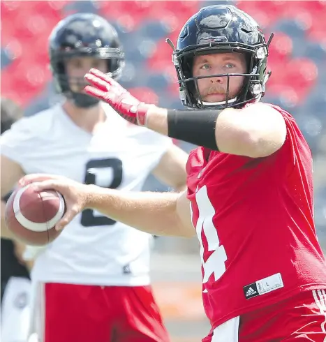  ?? JEAN LEVAC / POSTMEDIA NEWS FILES ?? Quarterbac­k Ryan Lindley has immersed himself in Canadian culture and is working to learn French since joining the Ottawa Redblacks. “I’m an honorary francophon­e now. I’m Québécois,” the California­n says.