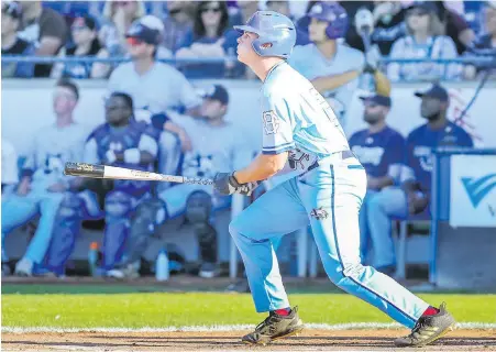  ?? CHRISTIAN J. STEWART, VICTORIA HARBOURCAT­S ?? Hunter Vansau watches his first-inning homer sail out of Wilson’s Group Stadium on Wednesday.