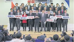  ??  ?? A group of lawmakers of the ruling Saenuri Party attends a press conference to announce to leave the party at the National Assembly in Seoul yesterday.