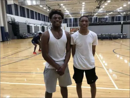  ?? MARISSA MCNEES — THE MORNING JOURNAL ?? Seth Wilson, left, and Jamir Billings are the newest members of Lorain basketball after transferri­ng this year. Wilson joins the Titans from Akron St. Vincent-St. Mary and Billings from Clearview.