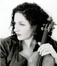 ?? Foto: Georgia Bertazzi ?? Mit drei Jahren begann Sarah Christian, Geige zu spielen. Als 16-Jährige ging sie nach Salzburg zum Studieren.