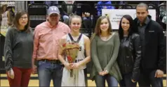  ?? Kevin Myrick / SJ ?? Madison Davis is surrounded by her family for Senior Night celebratio­ns.