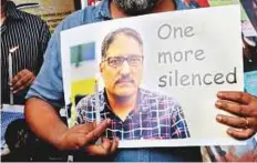  ?? AP ?? Journalist­s held a silent candleligh­t protest against the brutal killing of Bukhari in Kolkata yesterday.