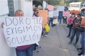  ?? FOTO: MARCO MILLÁN ?? > Vecinos de Quilá manifestán­dose a las afueras de Conagua en Culiacán.