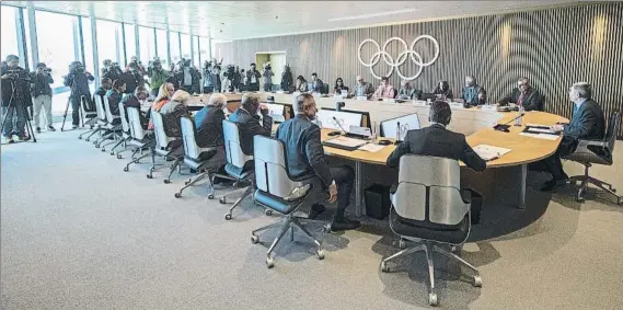  ?? FOTO: COI ?? Imagen de la primera de las dos reuniones previstas que tuvo lugar ayer en al sede del Comité Olímpico Internacio­nal en Lausana (Suiza)