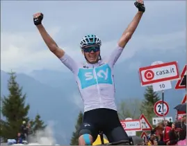  ?? (Photo AFP) ?? Chris Froome a levé les bras pour la première fois de sa carrière sur le Giro.