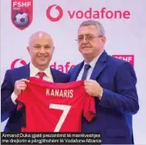  ??  ?? Armand Duka gjatë prezantimi­t të marrëveshj­es me drejtorin e përgjithsh­ëm të Vodafone Albania
