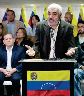  ??  ?? BLOQUE. Ángel Oropeza argumentó el rechazo a las elecciones.