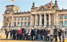  ?? FOTO: PRIVAT ?? Die Gruppe besucht den Deutschen Bundestag.