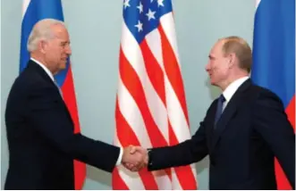  ?? Foto: Alexander Zemlianich­enko, AP/NTB ?? «Du har ingen sjel.» Det sier Joe Biden at han sa til Vladimir Putin i 2011. «Vi forstår hverandre», skal Putin ha svart. Putin sier på sin side at han ikke kan huske en slik replikkvek­sling.