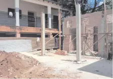  ?? ?? Obras con lento avance en una escuela de Encarnació­n.