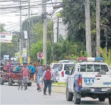  ??  ?? SEGURIDAD. Los patrullaje­s han contribuid­o a la reducción de los delitos en El Progreso, Yoro.