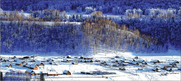  ?? PHOTOS PROVIDED TO CHINA DAILY ?? Hemu town in Altay in the north of China’s Xinjiang Uygur autonomous region is dotted with wooden cabins. The settlement hosts an internatio­nal ice and snow festival, featuring 50 events.