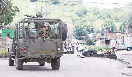  ?? ESTEFAN RADOVICZ / AGÊNCIA O DIA ?? No último sábado, o Comando Militar do Leste anunciou que as rondas passariam a ser diárias na região e contariam com 300 homens. Ontem, a movimentaç­ão ocorreu pela manhã