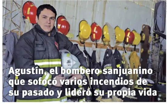  ??  ?? ▲ Agustín Moya siempre se interesó por el trabajo de bomberos hasta que finalmente se terminó convirtien­do en uno.