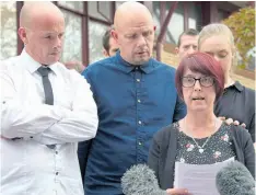  ??  ?? Tracy Lewis speaking outside the coroners court yesterday