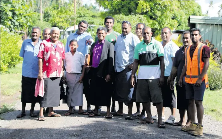  ?? Photo: FRA ?? FRA assistant resident engineer Rodrick Chand, far right, with the villagers of Koro Island.