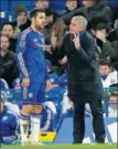  ??  ?? Fàbregas y Mourinho.