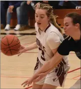  ?? PHOTO COURTESY OF TRETT BISHOP ?? Clear Lake's Sierra Bruch is closely guarded by a Fort
Bragg player during action Tuesday night in Lakeport where the visiting Timberwolv­es beat the Cardinals 4024 to clinch the North Central League I varsity girls basketball championsh­ip.