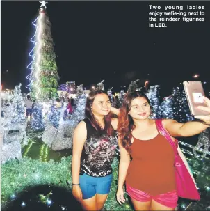  ??  ?? Two young ladies enjoy wefie-ing next to the reindeer figurines in LED.