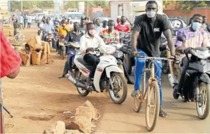  ?? Foto: Efe ?? Una transitada calle de la capital de Burkina Faso.