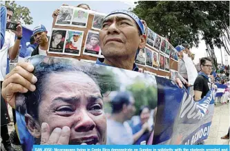  ?? —AFP ?? SAN JOSE: Nicaraguan­s living in Costa Rica demonstrat­e on Sunday in solidarity with the students arrested and killed in the recent protests against President Daniel Ortega in their country.