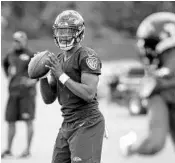  ?? PATRICK SEMANSKY/ASSOCIATED PRESS ?? The Ravens are looking for creative ways to work rookie QB Lamar Jackson and his playmaking ability into the offense.