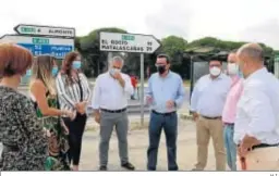  ?? H.I. ?? Manuel Andrés González con dirigentes populares en la zona de las obras.