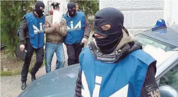  ??  ?? Die AntiMafia- Einheit DIA verhaftete in Italien insgesamt 41 Verdächtig­e.