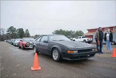  ?? Staff photo by Tiffany Brown ?? ■ Contestant­s prepare for the first 4-States Drift Sunday morning at the Four States Fairground­s.