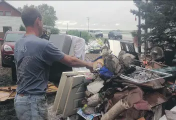  ?? PHOTOS: BRANDON HARDER ?? After hearing the town of Arborfield had declared a state of emergency as a result of flooding, Nathan Phillips came from the nearby town of Tisdale to help residents with the cleanup. “I had my basement flood, years ago,” Phillips said. “I kind of...