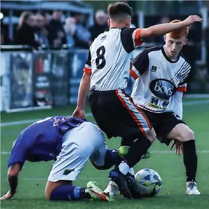  ?? ?? ●●Aidan Hussey wins the ball for Bacup against Avro