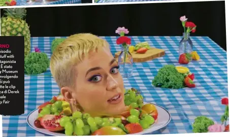  ??  ?? KATY PERRY CON CONTORNO Tre frame dell’episodio di Derek Does Stuff with a Friend con protagonis­ta Katy Perry (32). È stato girato al Whitney Museum di New York, coinvolgen­do ignari visitatori. Si può vedere, come tutte le clip della videorubri­ca di...