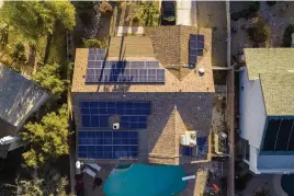  ?? JOHN BRECHER For The Washington Post ?? Multiple panels are wired together into a solar array. When sunlight hits the panels, the energy is converted into usable electricit­y.