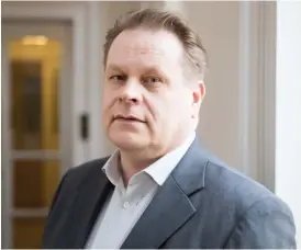  ?? KANSLI
FOTO: LAURI HEIKKINEN/STATSRåDET­S ?? ■Centerns partiordfö­rande Katri Kulmunis tidigare specialmed­arbetare Kari Jääskeläin­en får 30 000 euro i karensersä­ttning.