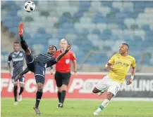  ?? Picture: GALLO IMAGES/ ANESH DEBIKY ?? ALL BUSINESS: Thabang Monare, far left, and his friend Andile Jali, in the yellow shirt, will put their friendship aside when Mamelodi Sundowns and Bidvest Wits clash in the Nedbank Cup semifinal in Soweto on Saturday.